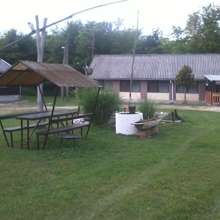 Sakaltanya Sorozo- Borozo Pihenohaz Hotel Venek Luaran gambar
