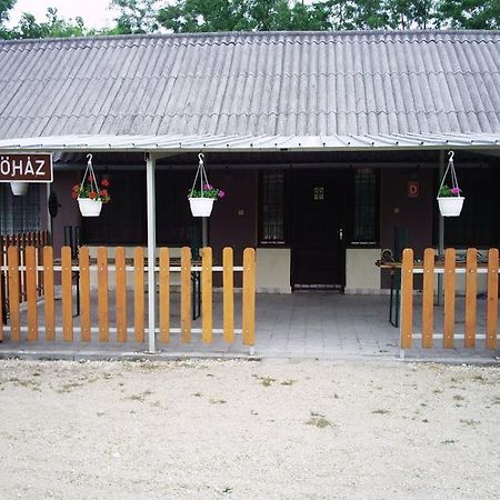 Sakaltanya Sorozo- Borozo Pihenohaz Hotel Venek Luaran gambar