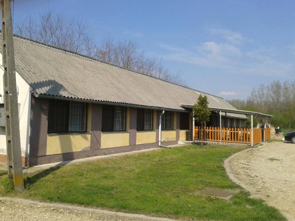 Sakaltanya Sorozo- Borozo Pihenohaz Hotel Venek Luaran gambar